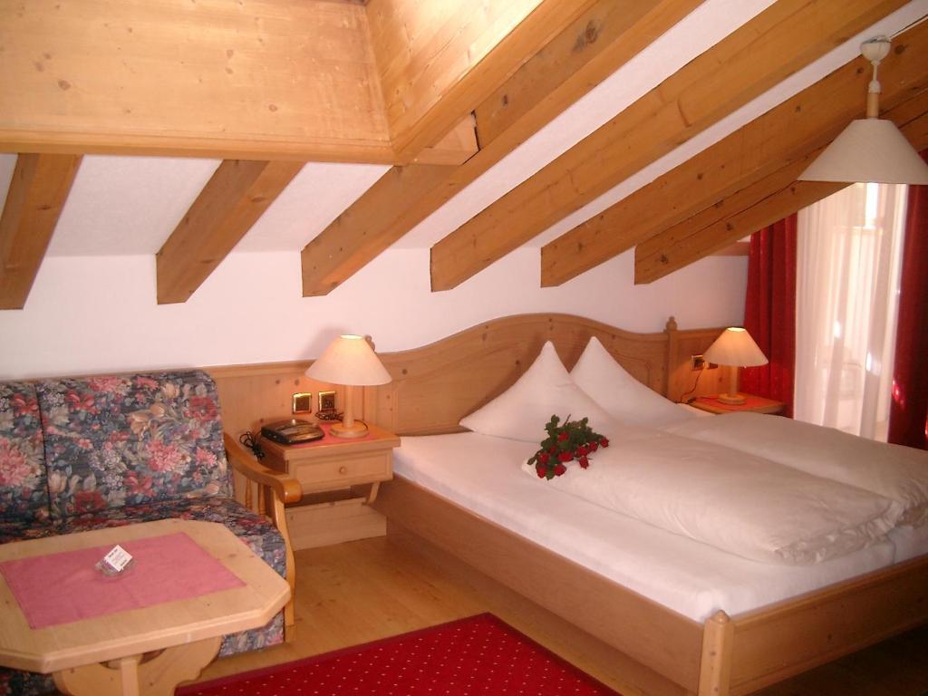 Hotel Camona&Apart Walserhof Samnaun Zimmer foto