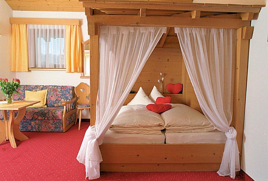 Hotel Camona&Apart Walserhof Samnaun Zimmer foto