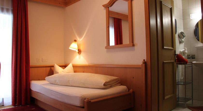 Hotel Camona&Apart Walserhof Samnaun Zimmer foto