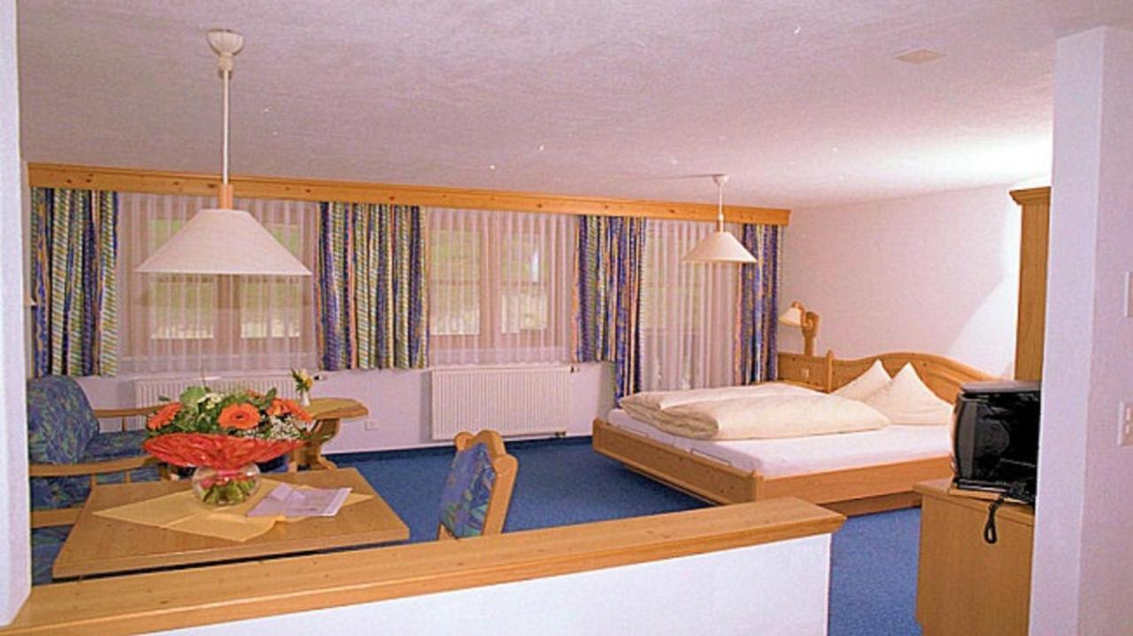 Hotel Camona&Apart Walserhof Samnaun Zimmer foto
